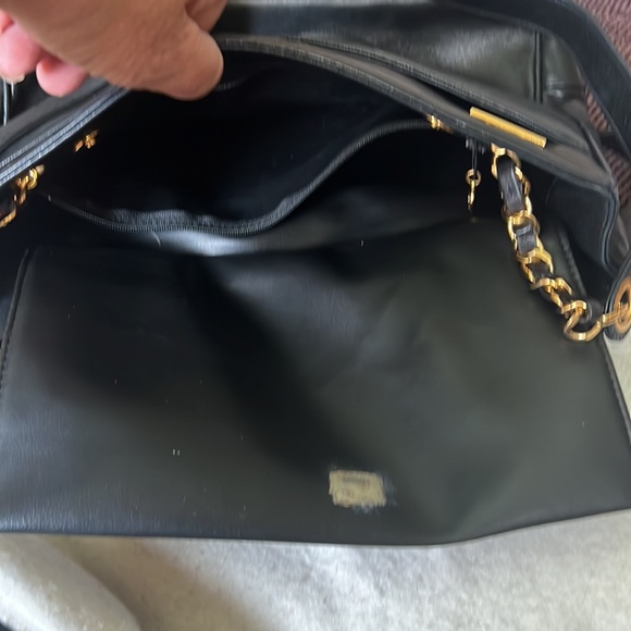 Gorgeous lambskin vintage Black Chanel bag 10x14 - Picture 10 of 14